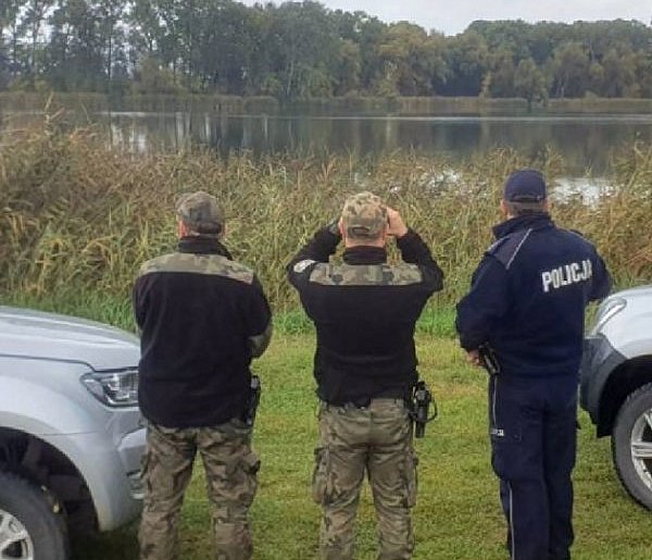 Przeciwdziałają przestępczości na wodach i w lasach w rejonie Gocanowa i Gopła-46491