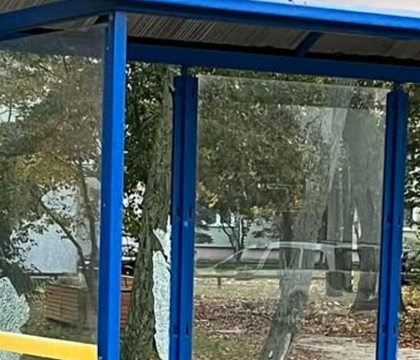 Kolejny akt dewastacji w mieście. Tym razem zniszczono wiatę na Lipowej-46877