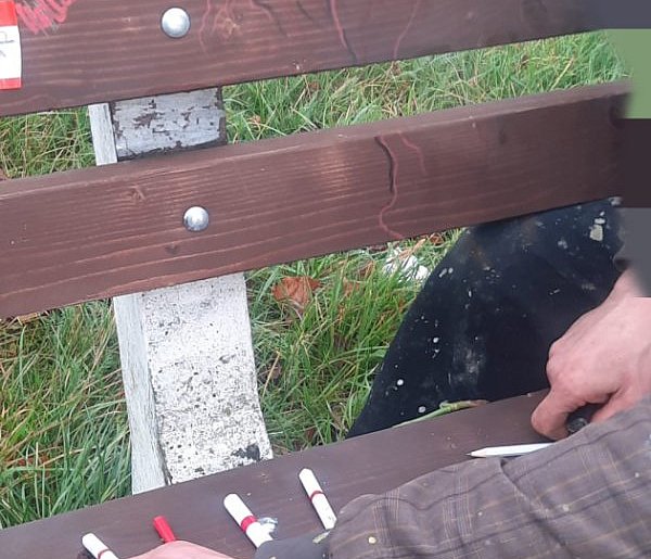 Malował ławki w parku. Twierdził, że jest artystą i ma taką duszę-47333