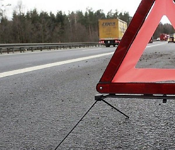 Dachowanie samochodu w Gocanowie. Dwie osoby pod opieką medyków-48063