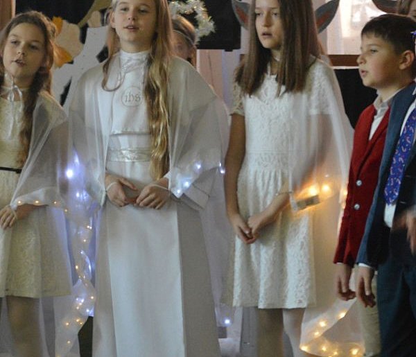 Jasełka w Szkole Podstawowej im. Armii Krajowej w Chełmcach [FOTO]-48480