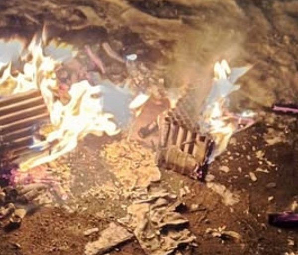 Pożar pozostałości po fajerwerkach przy ul. Kujawskiej w Kruszwicy-48799