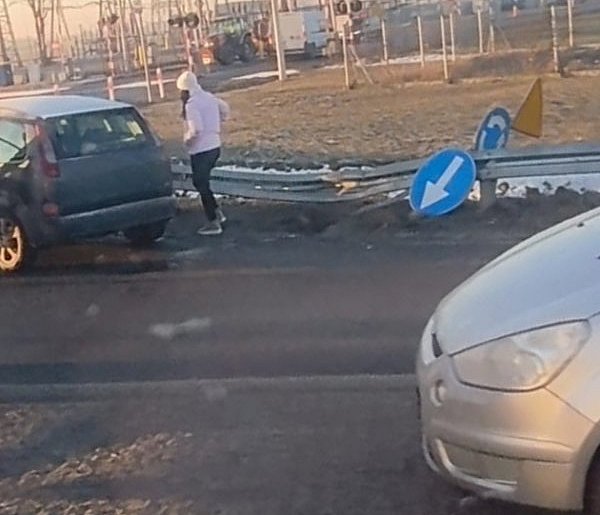 Z ostatniej chwili: Kolizja na rondzie w Kobylnikach. Trwa akcja służb-49315