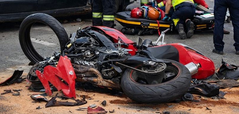 Sławsk Wielki: Samochód osobowy zderzył się z motocyklem