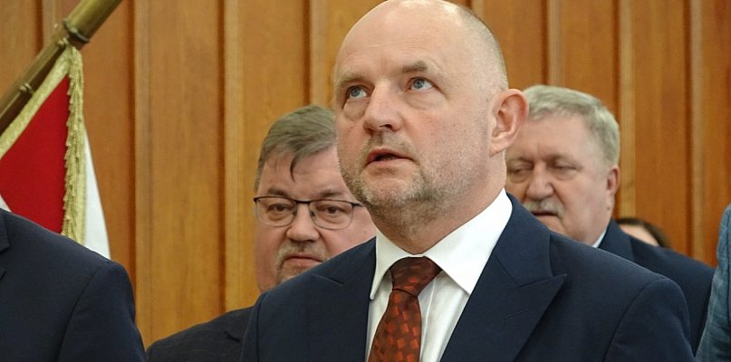 Nie tylko burmistrz zarobi więcej. Radni przegłosowali podwyżkę dla marszałka - 46910