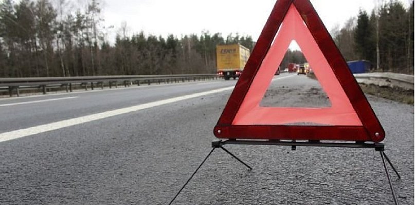 Kolejny wypadek pod Kruszwicą: Samochód uderzył w drzewo - 48462