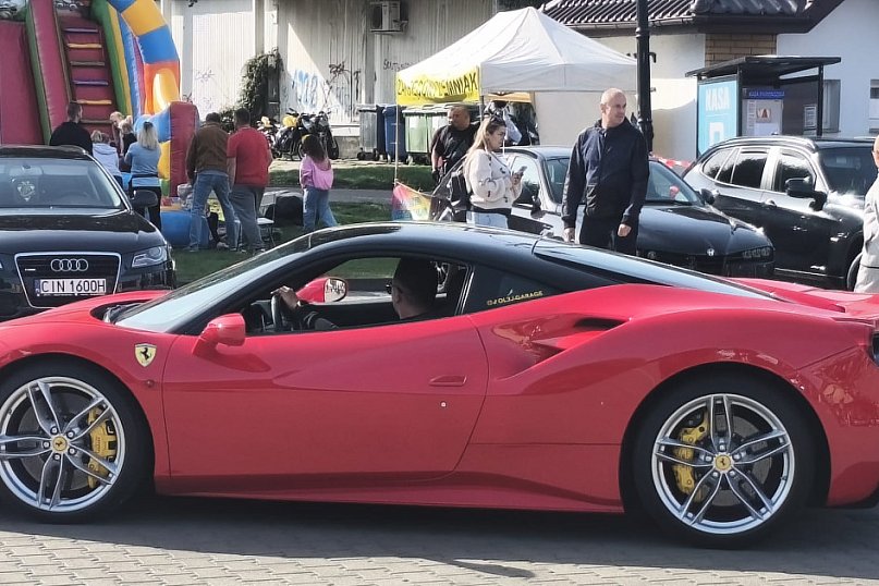 Trwa Auto Show - End of Summer w Kruszwicy [FOTO]
