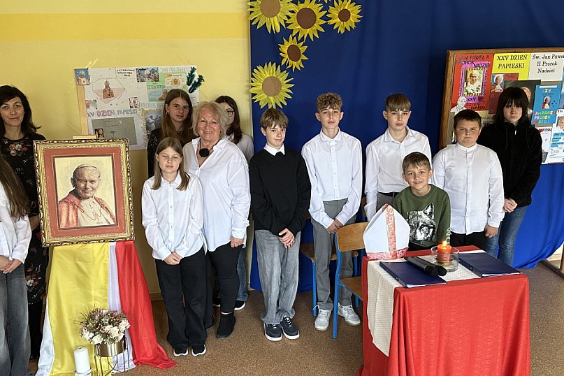 Rusinowo: XV Dzień Papieski w szkole pod hasłem „Jan Paweł II – prorok nadziei”