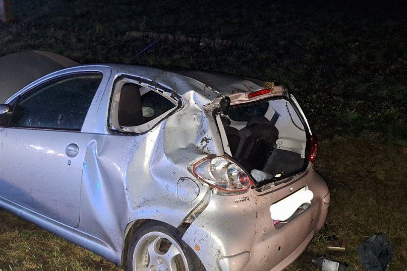 Samochód osobowy wjechał do rowu w Grodztwie – jedna osoba trafiła do szpitala