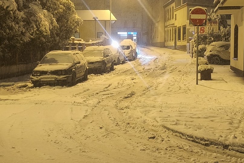 Niebezpiecznie na kruszwickich drogach. Śnieg zamarza - uważajcie!