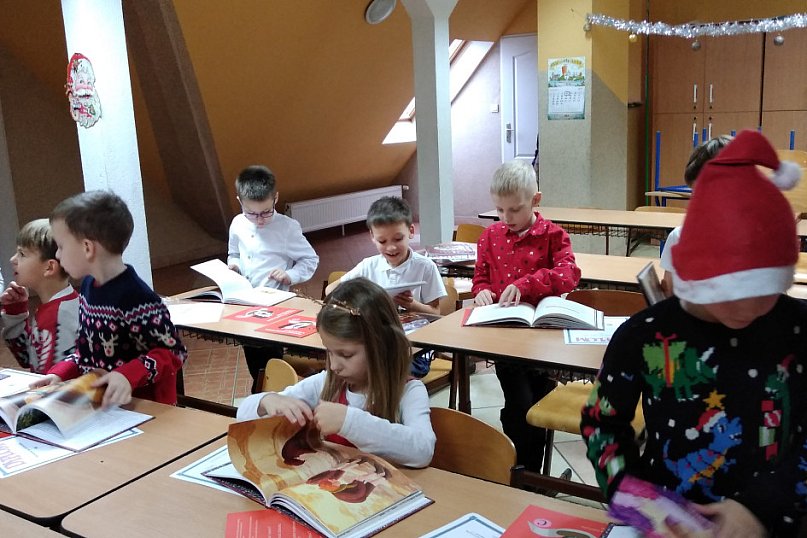 Chelmce: Pasowanie uczniów klasy I na czytelnika