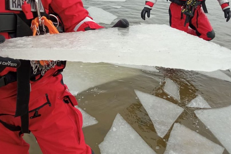 Szok termiczny, panika, brak ratunku. Służby monitorują wodne akweny