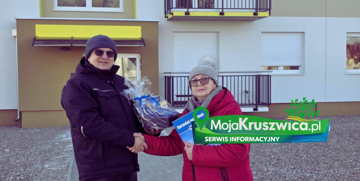 Inwestycja w Kruszwicy dobiega końca. Pierwsza klientka odebrała klucze